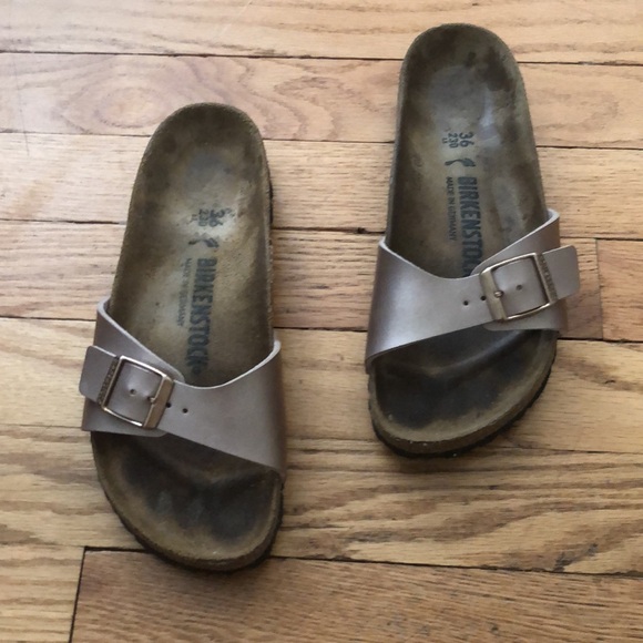 Birkenstock Metallic Bronze Pink Sandals. Size 36. Lightly worn. - Picture 4 of 7